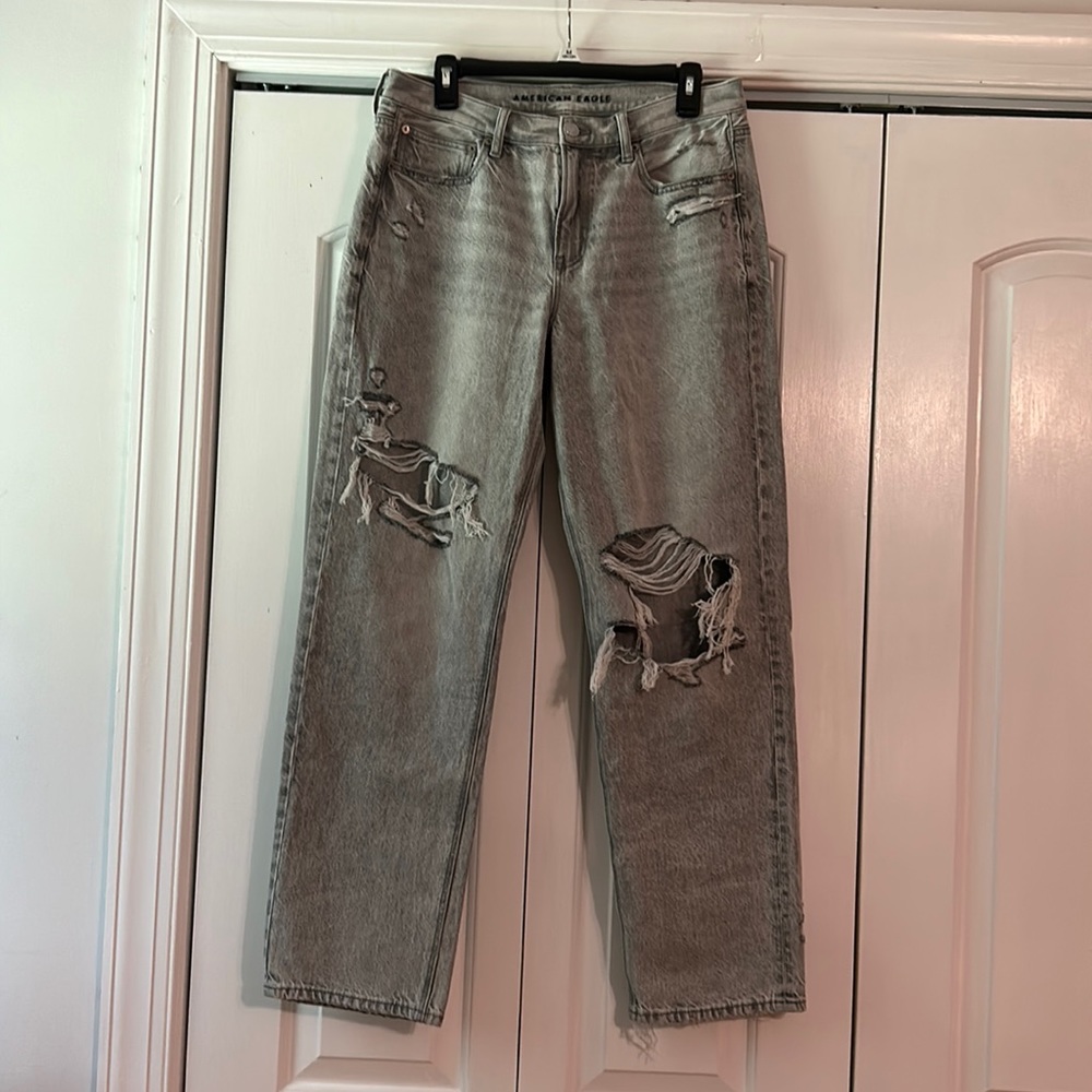 NWT American Eagle 90’s Straight Leg Distressed Mom Jeans Grey Wash Size 10